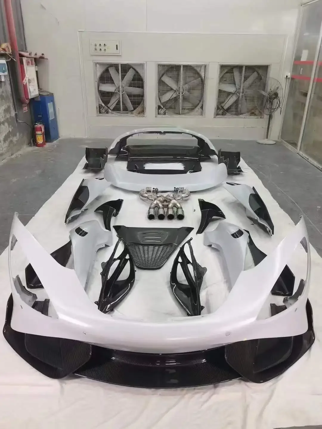 نصف ألياف الكربون قطع غيار السيارات ل ماكلارين 720s ترقية 765Lt طقم الجسم المصد الأمامي المصد الخلفي التنانير الجانبية المفسد ماسورة العادم