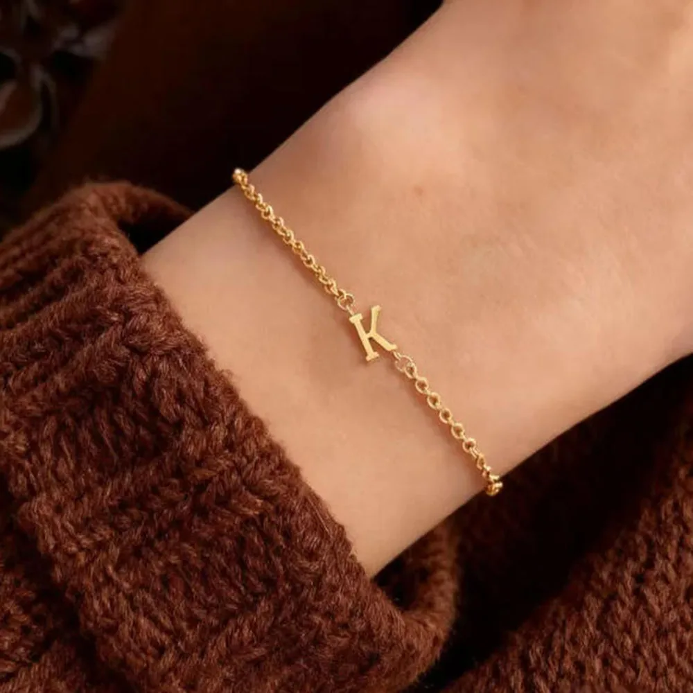 

Personalized gold letter bracelet, stainless steel material, customizable letter name pendant
