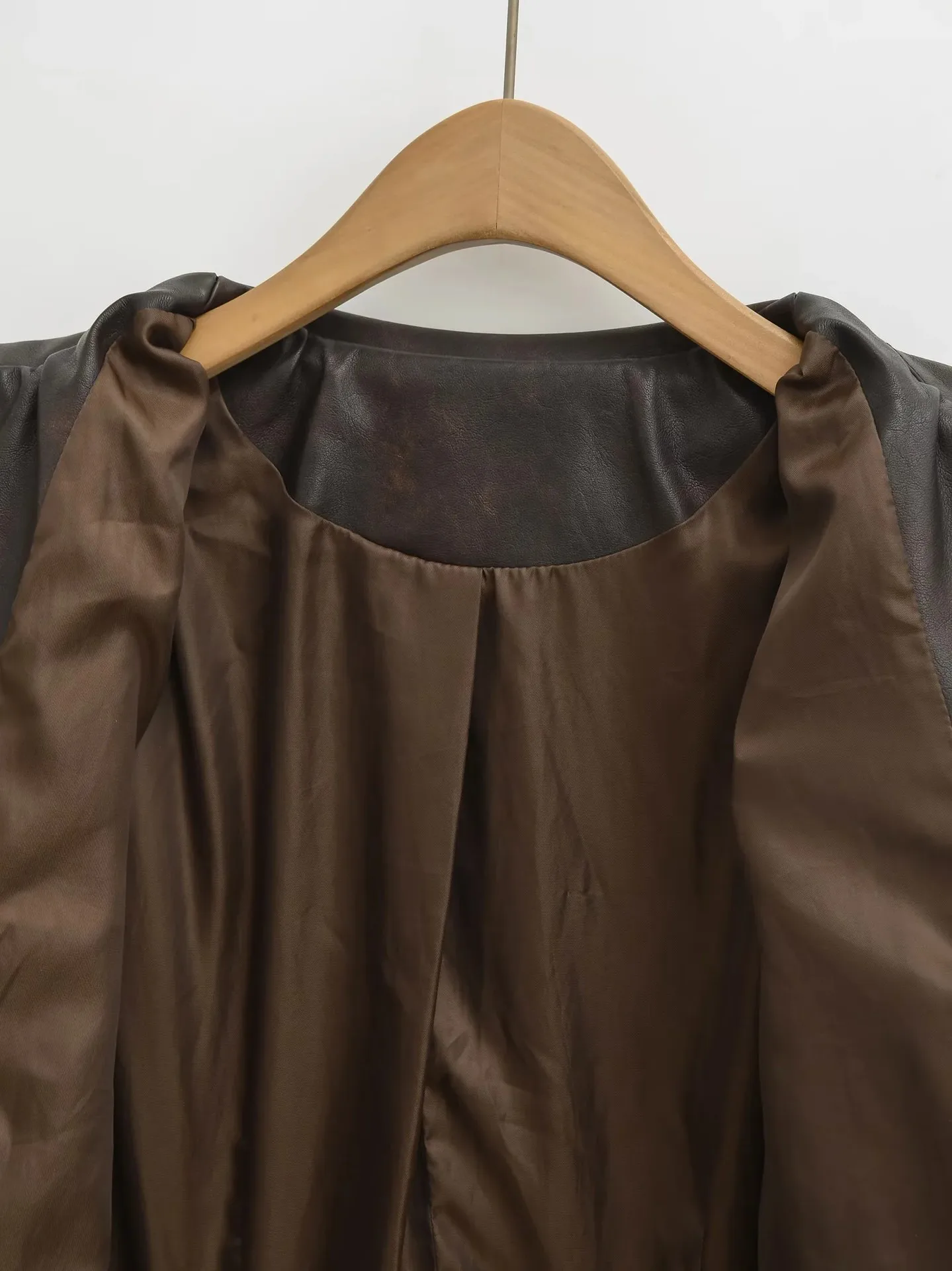 المرأة دراجة نارية نمط قصير بولي Leather سترة جلدية الرجعية فتاة الخريف بلوزة قصيرة غير رسمية الإناث طويلة الأكمام بلون معطف الشتاء