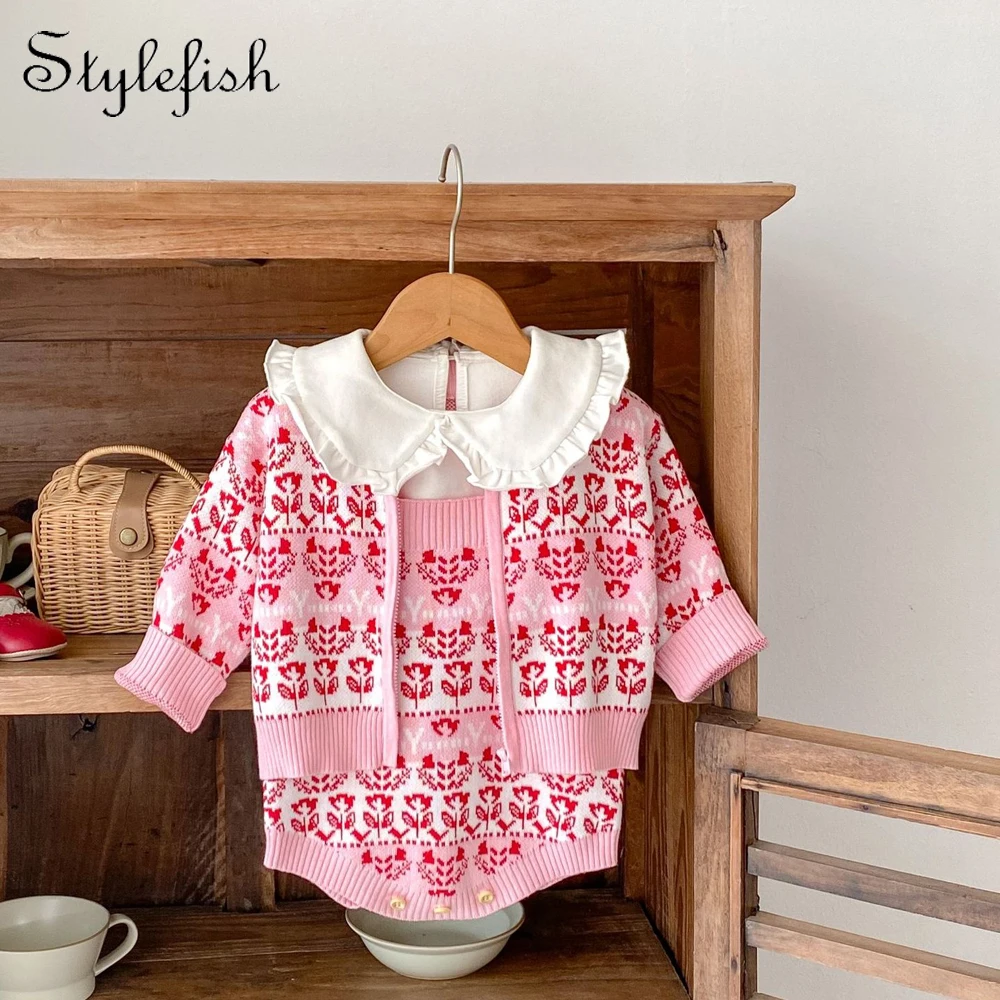 

Autumn new 0-3 year old baby clothing for girls and babies, flower jacquard knitted long sleeved jacket with shoulder straps