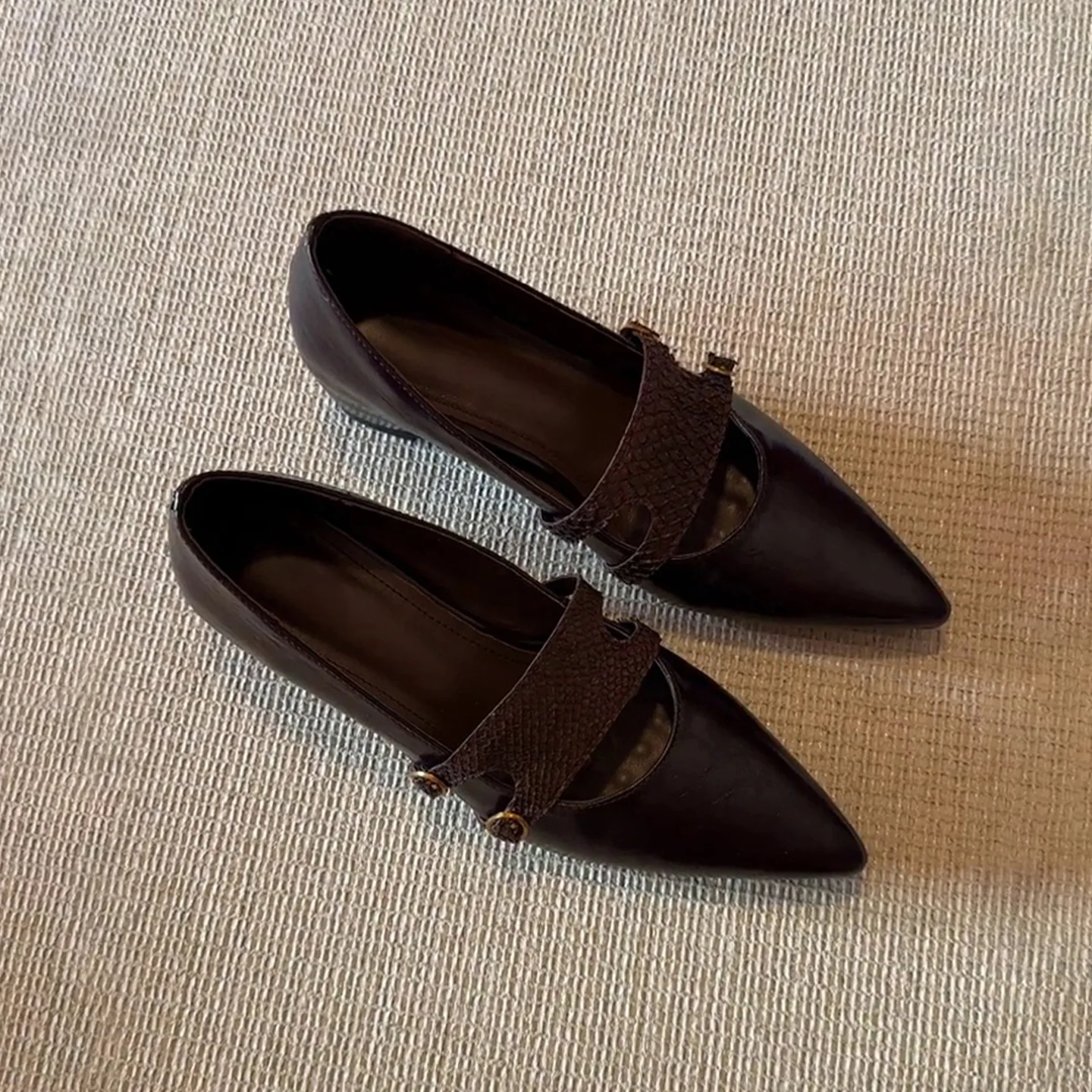 Retro Pointed Inward Height Mary Jane Shoes Women Shallow Mouth Commuting Shoes, One Foot French Temperament Single Shoes