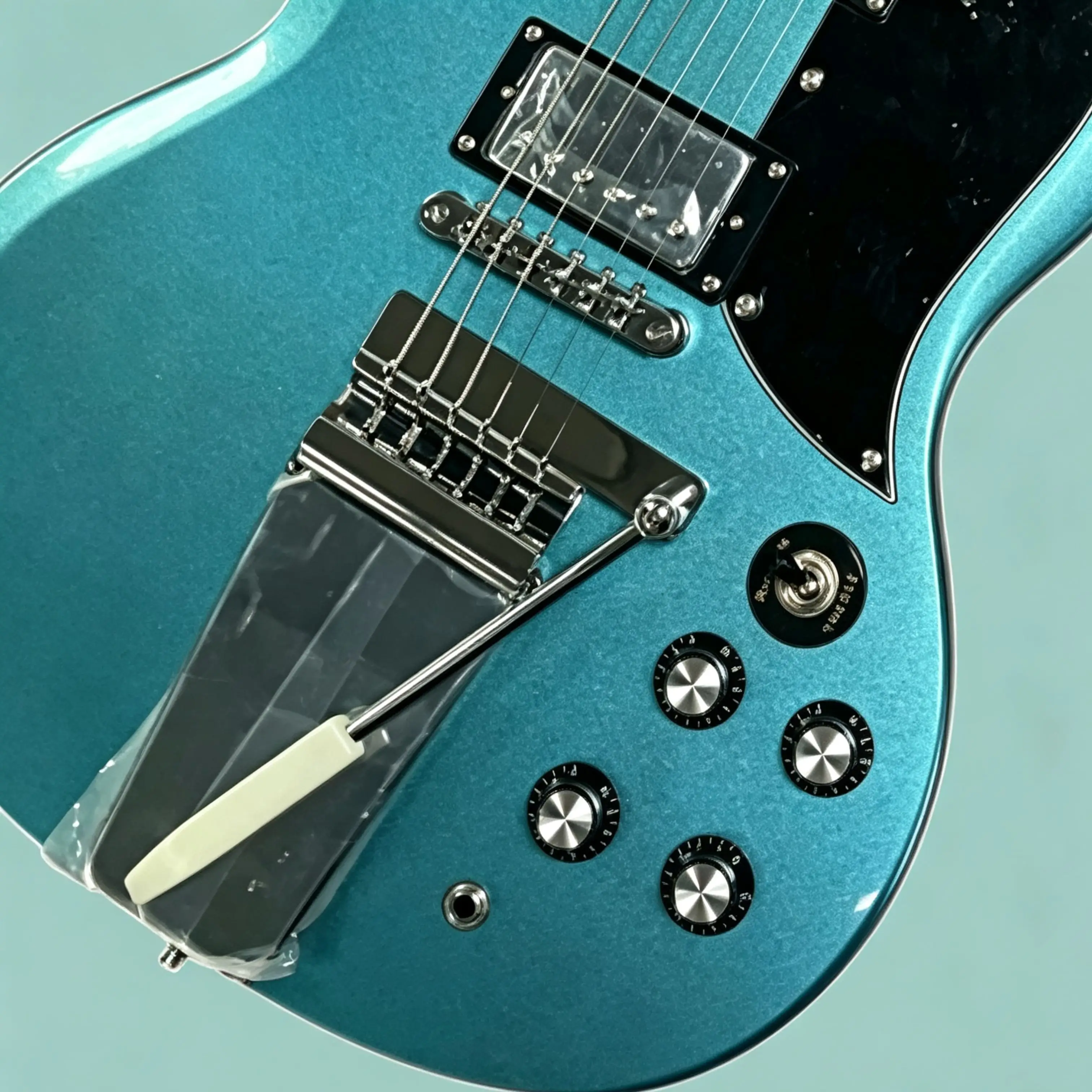 Metal Lake Blue Electric Guitar Rich Retro Tone and Smooth Playability Guitars,Ideal Both Performance and Practice Guitarra