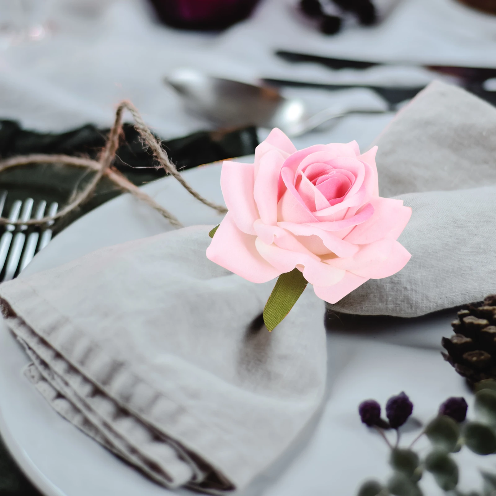

4 Pcs Napkin Ring Artificial Rose Decor Tableware Party Supplies Wedding Dinner Valentine Serviette Holder Buckle Table Cloth