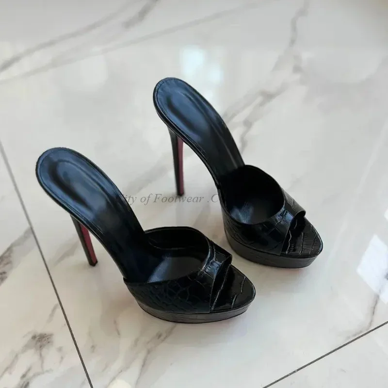 2026 Pantofole in pelle con plateau Donna Open Toe Rosso/Bianco/Nudo/Nero Tacchi alti di grandi dimensioni Estate Nuovo nel progettista Scarpe da festa sexy