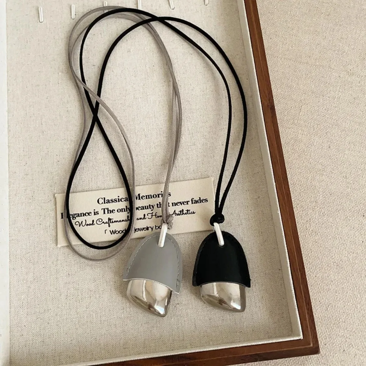 تصميم فريد من نوعه أسود أزرق فاتح بولي Leather جلد معدني كوز الصنوبر قلادة قلادة للنساء طويلة قابل للتعديل حبل سلسلة المختنقون 2026 #2