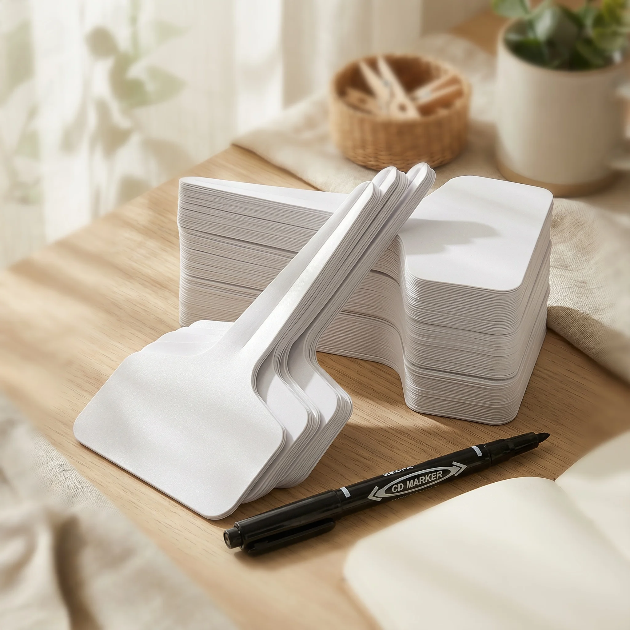 100Pcs Plant Labels with Garden Plant Markers Pen of Outdoor Waterproof T-Type Plant Tags and Permanent Marking Pen Garden Label