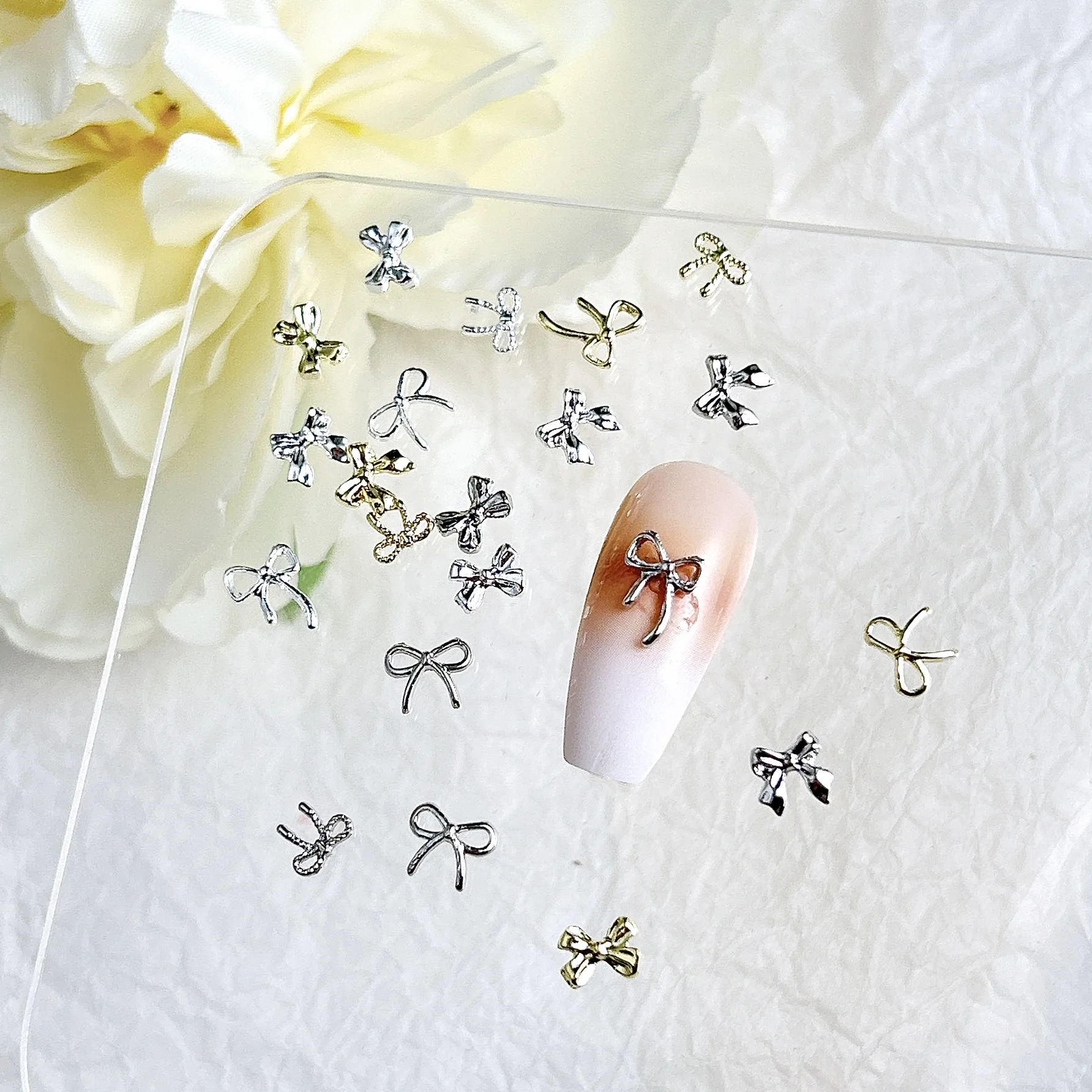 30PCS Multiple Style Alloy Mini Bows Ties Nail Charms Classic Gold Silver Line Bowknot Nail Art Decorations for DIY French Nails