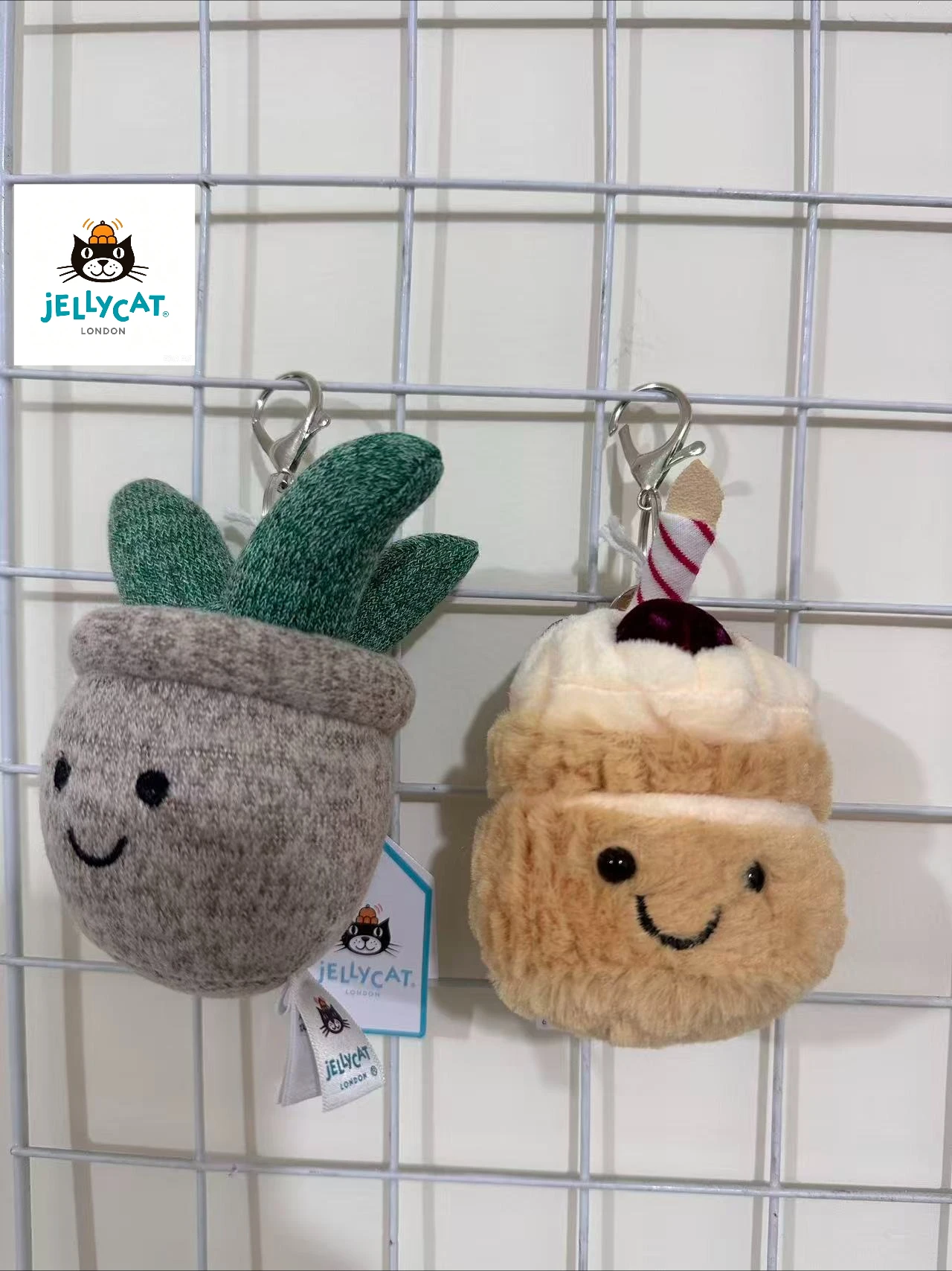 JELLYCAT 2026 Llavero de peluche marca JC, accesorio adorable, ideal como colgante para bolso, perfecto para regalos de cumpleaños o del Día del Niño.