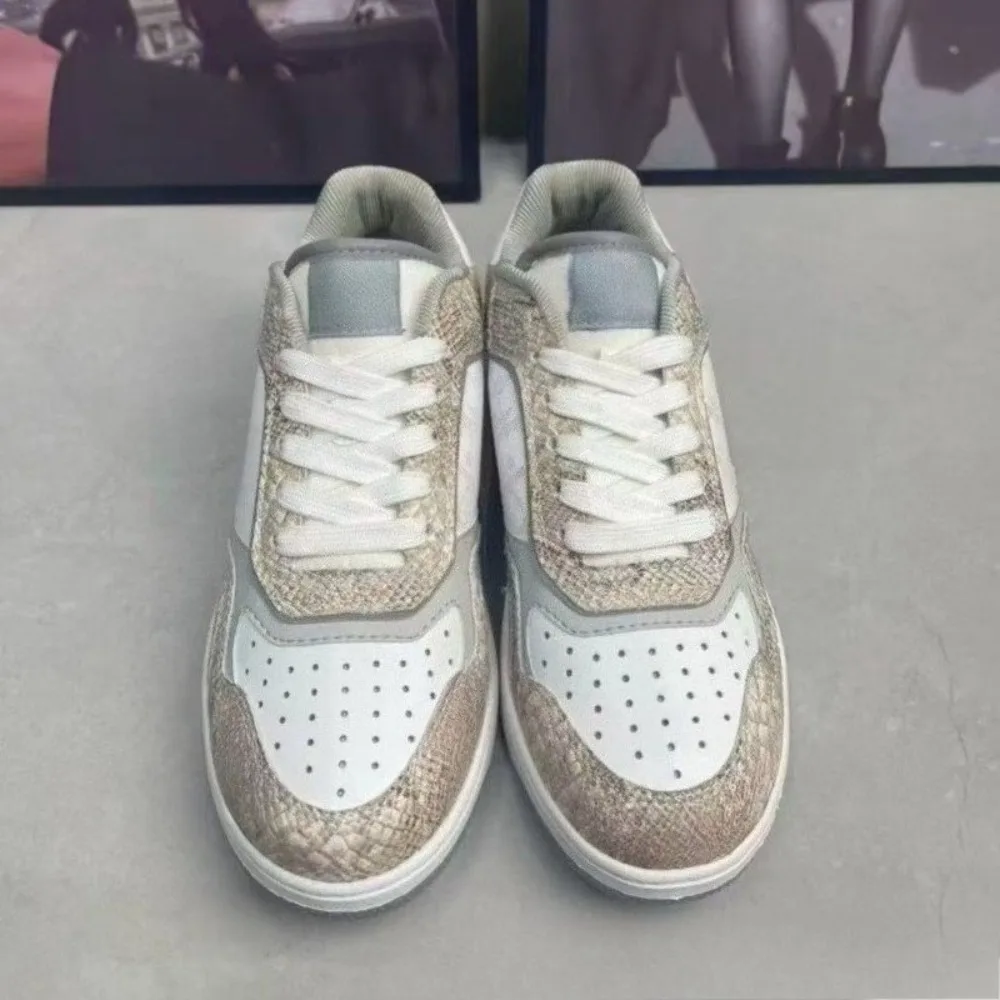 

2026 Spring Summer New Unisex Genuine Leather Sneakers Men's Casual Skate Shoes Women's Letter Print Patchwork Platform Shoes Trendy Lace Up Shoes All-Matching Varsity Streetwear for Couples Comfortable Walking Essentials Gift Idea