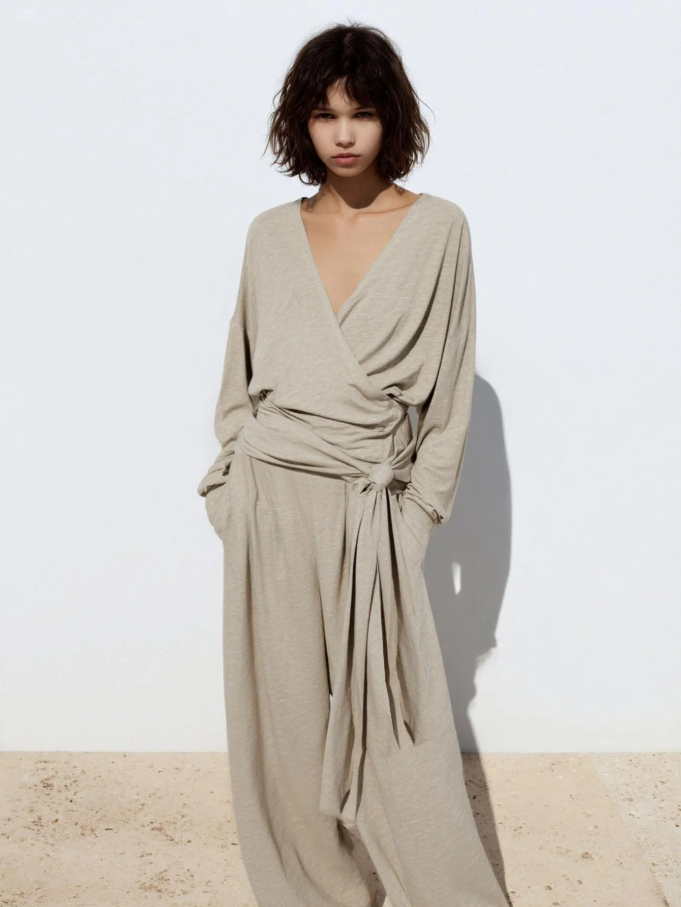 تي شيرت نسائي بأكمام طويلة ورقبة على شكل حرف V أنيق وفضفاض كاجوال عادي للخريف والشتاء ملابس يومية #5