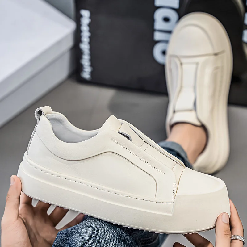 أحذية رجالية للربيع والخريف ذات نعل سميك، أحذية رياضية كاجوال من الجلد عالي الجودة، أحذية بيضاء عصرية مريحة للطلاب