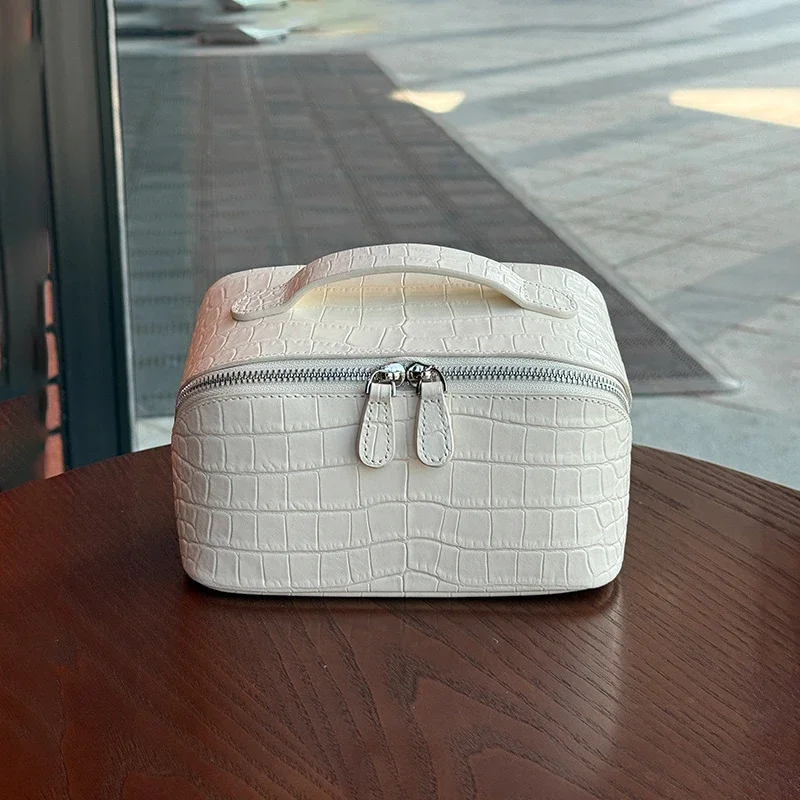 26New White Crocodile Pattern Makeup Bag Portable Travel Large Capacity Makeup Storage Bag