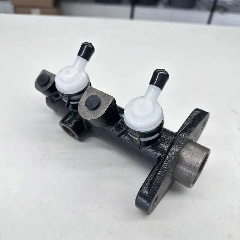 Suitable for L300 1991-2003 brake master pump, brake master pump MB407063