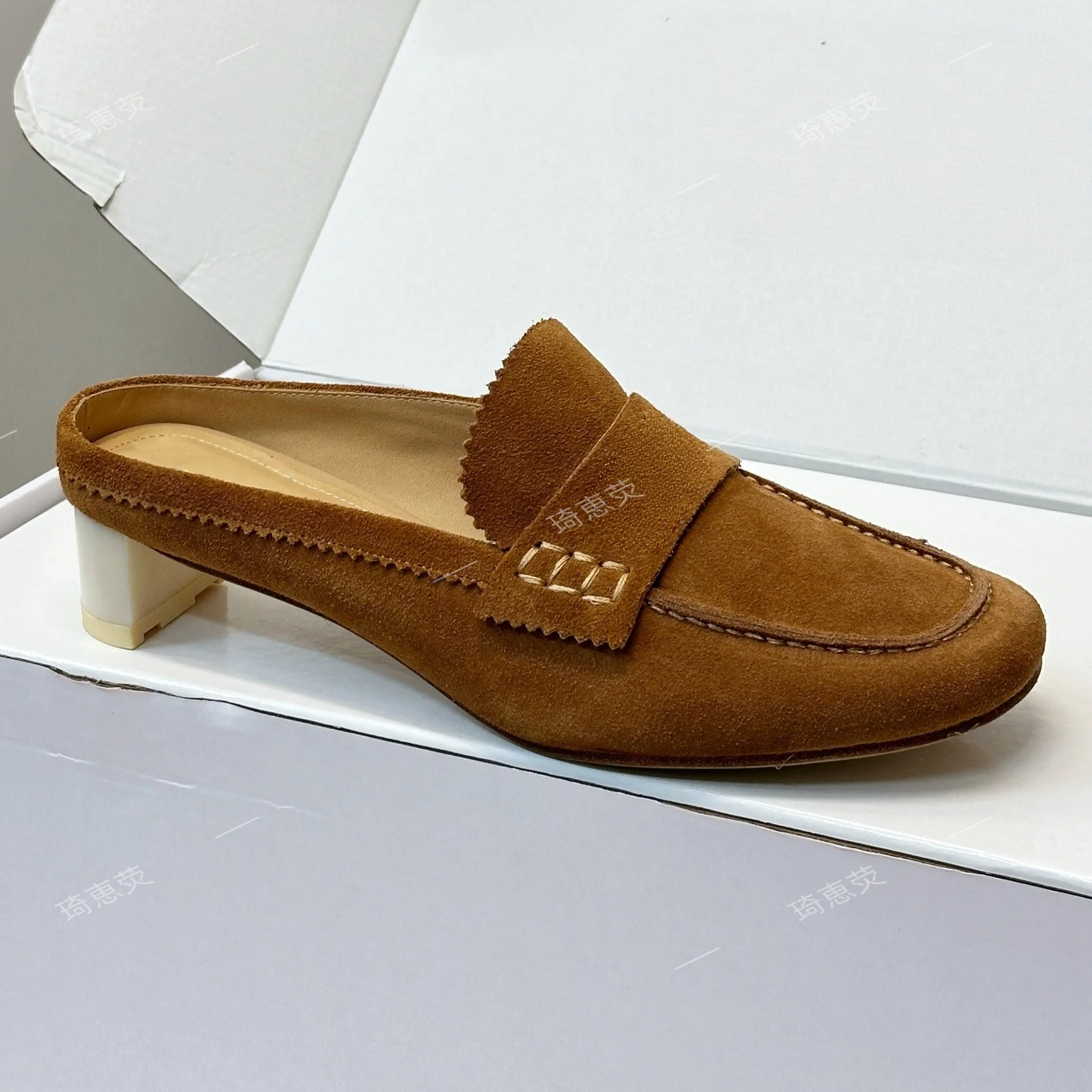 Baotou Mule Sandals For Outdoor Wear 2026 Autumn New Arrival Retro Flat-Soled Genuine Leather Square-Toe Chunky Low-Heel Mules