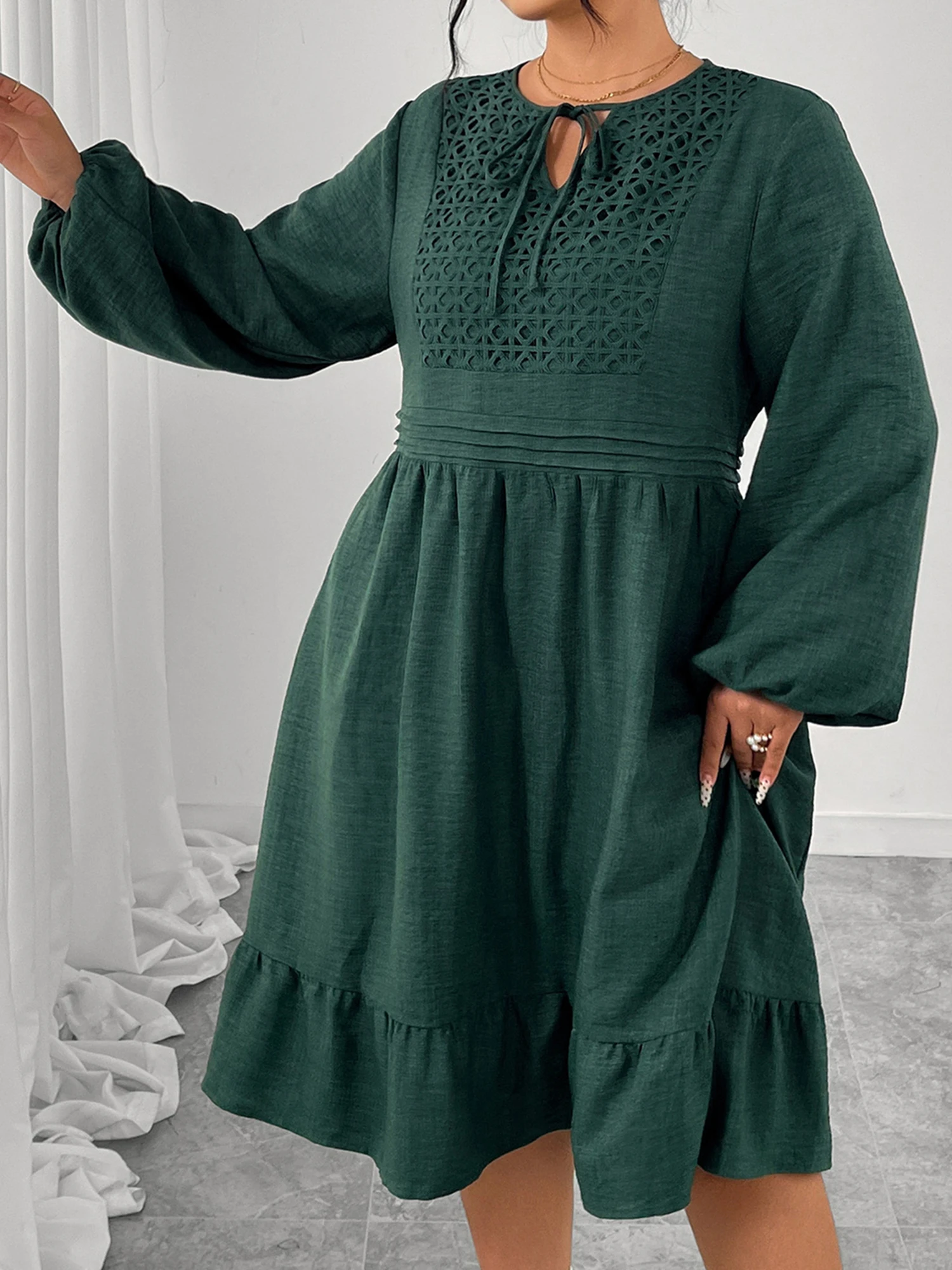 Damen Herbstkleid in Übergröße, Langarm, Rundhalsausschnitt, Hohe Taille, Midi-Kleid mit Bindeband