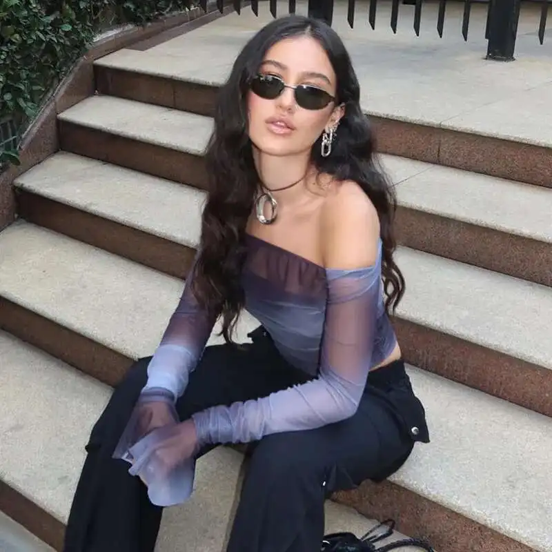 G24tp044 بلوزة نسائية صيفية جديدة لصيف 2025 بكتف واحد وأكمام بوق شبكية مطبوعة #4