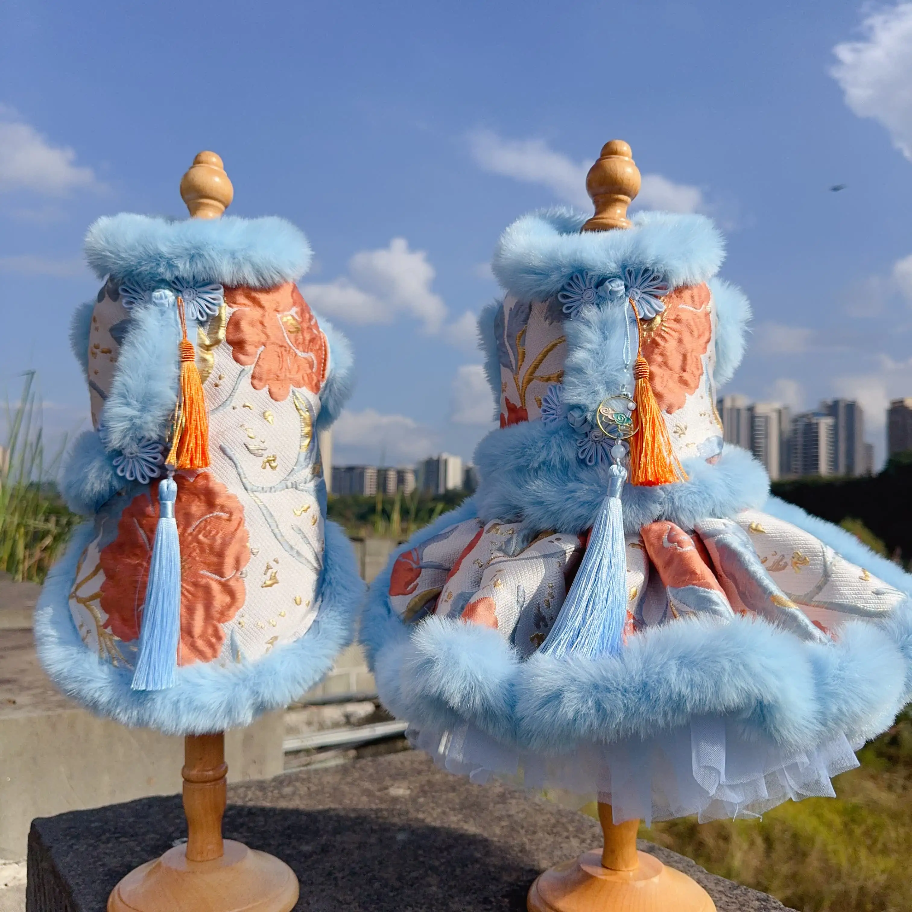 Hochwertige Luxus-Hundekleidung, fein handgefertigtes blaues Plüschkleid im chinesischen Stil, Cheongsam-Kleid für kleine und mittelgroße Hunde, Winterkleidung.