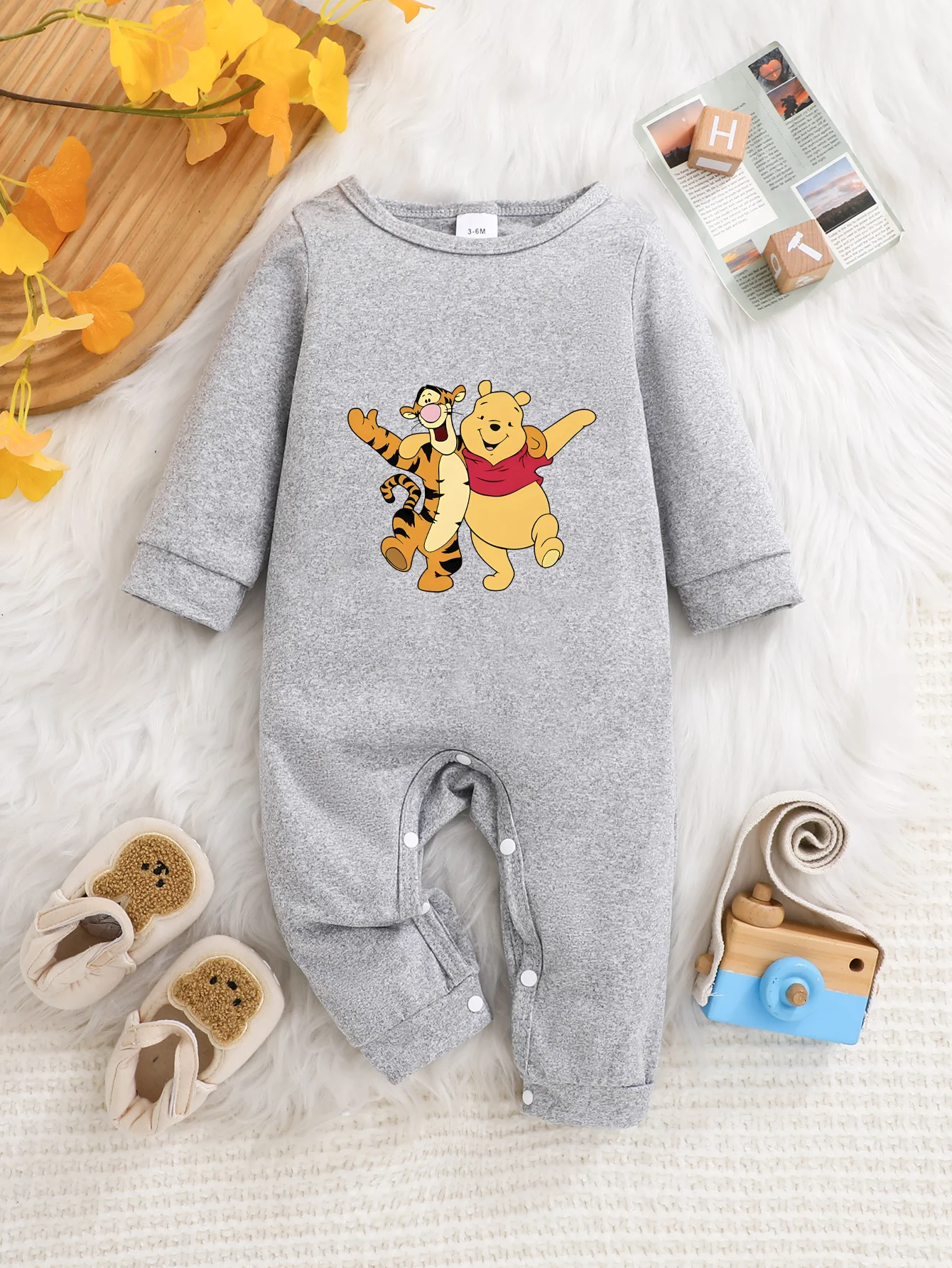 

[Акторизованный] Детский комбинезон с длинными рукавами Disney Winnie the Pooh, милый узор, круглый вырез, мягкий и удобный, можно стирать в машине, подходит для всех сезонов, подходит для уличного ношения