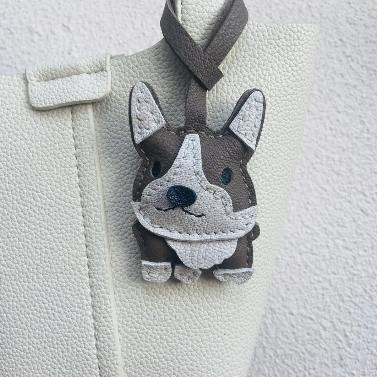 

Corgi Handmade Genuine Leather Car Keychain Decorative Bag Charm Cute and Simple Gift