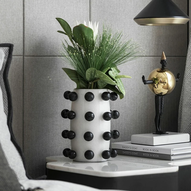 Modern Black White Bumps Round Balls Vase For Sales Office Soft Decor Ornaments Hotel Club Center Exhibition Hall Living Room