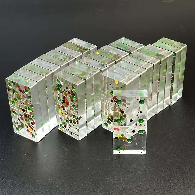 

Набор домино из 28 предметов смешанного цвета ручной работы.