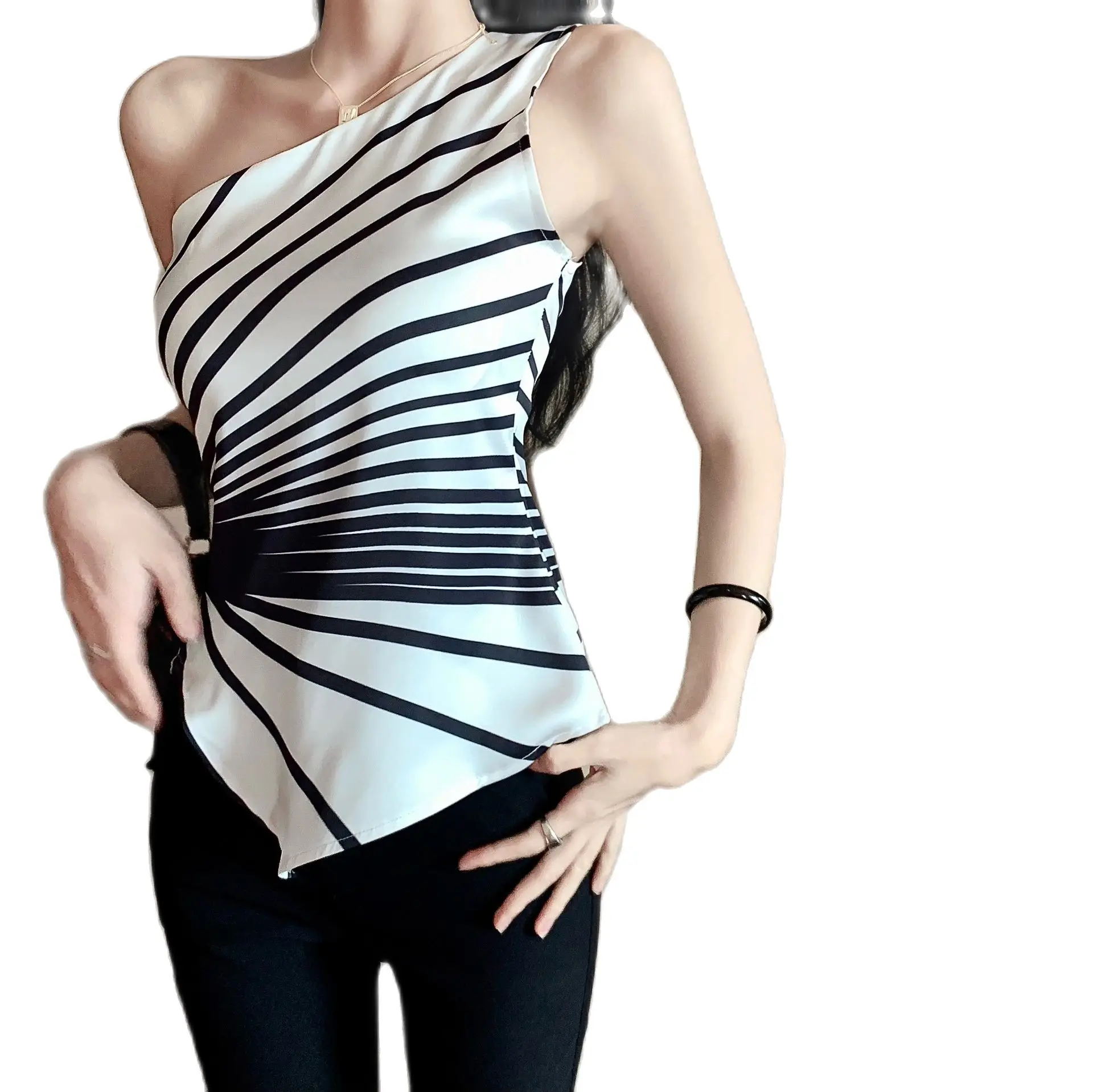 

2023 New Women's T-shirt One Shoulder Tanks Sleeveless Irregular Line Tank Top Sexy Sloping Shoulder Skinny Striped Design y2k