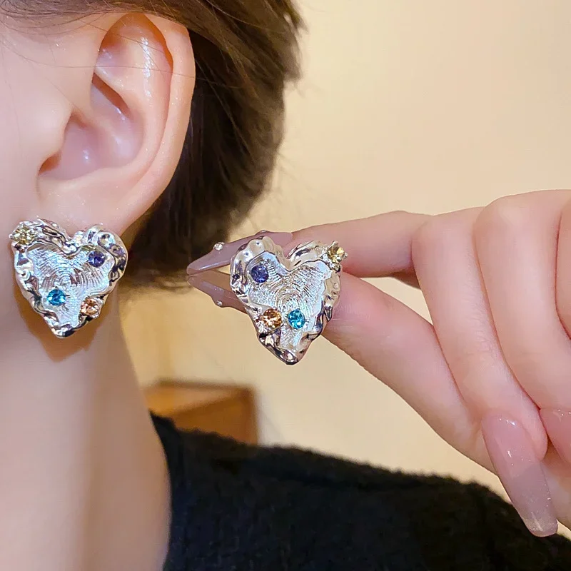 مجوهرات عصرية بمزاج كوري حلو أقراط على شكل قلب معدني زجاجي ملون للنساء هدايا الزفاف إكسسوارات تصميم رقيق