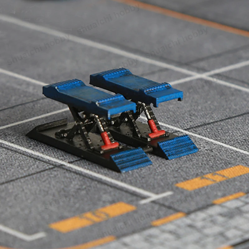 1PCS 1/64 Scale Miniature Lift Model Resin Car Repair Stand Colored Desktop Ornament for Simulation Garage Scene Accessories