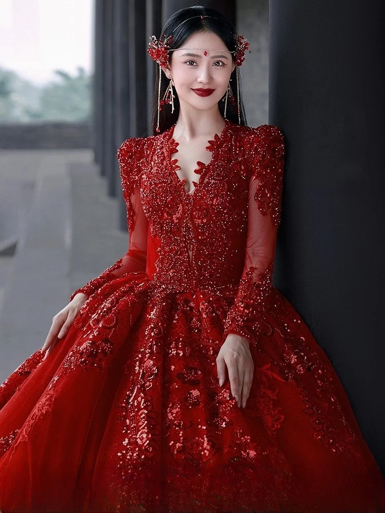 

A new small-sized high-quality long-sleeved dress with red collar