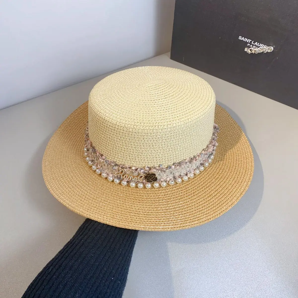 Spring/Summer British Hat, Beach Sunscreen, Beach Sunshade, Small Fragrant Wind, Pearl Chain, Leisure Flat Top Straw Hat, Women