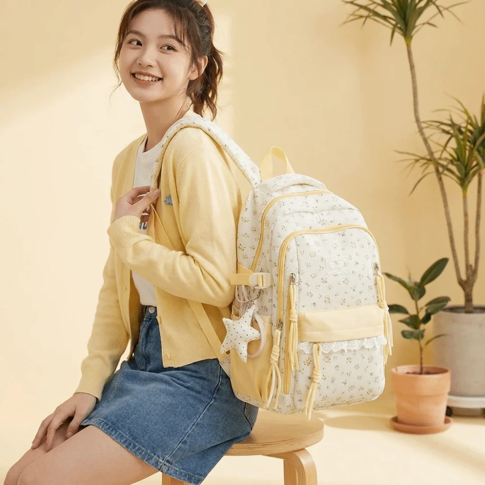 Rucksack mit Spitzenverzierung und Blumenmuster, großer Stauraum, Sternanhänger, Schultasche, frische Ästhetik, ultraleichter Schulranzen für den täglichen Pendelverkehr.
