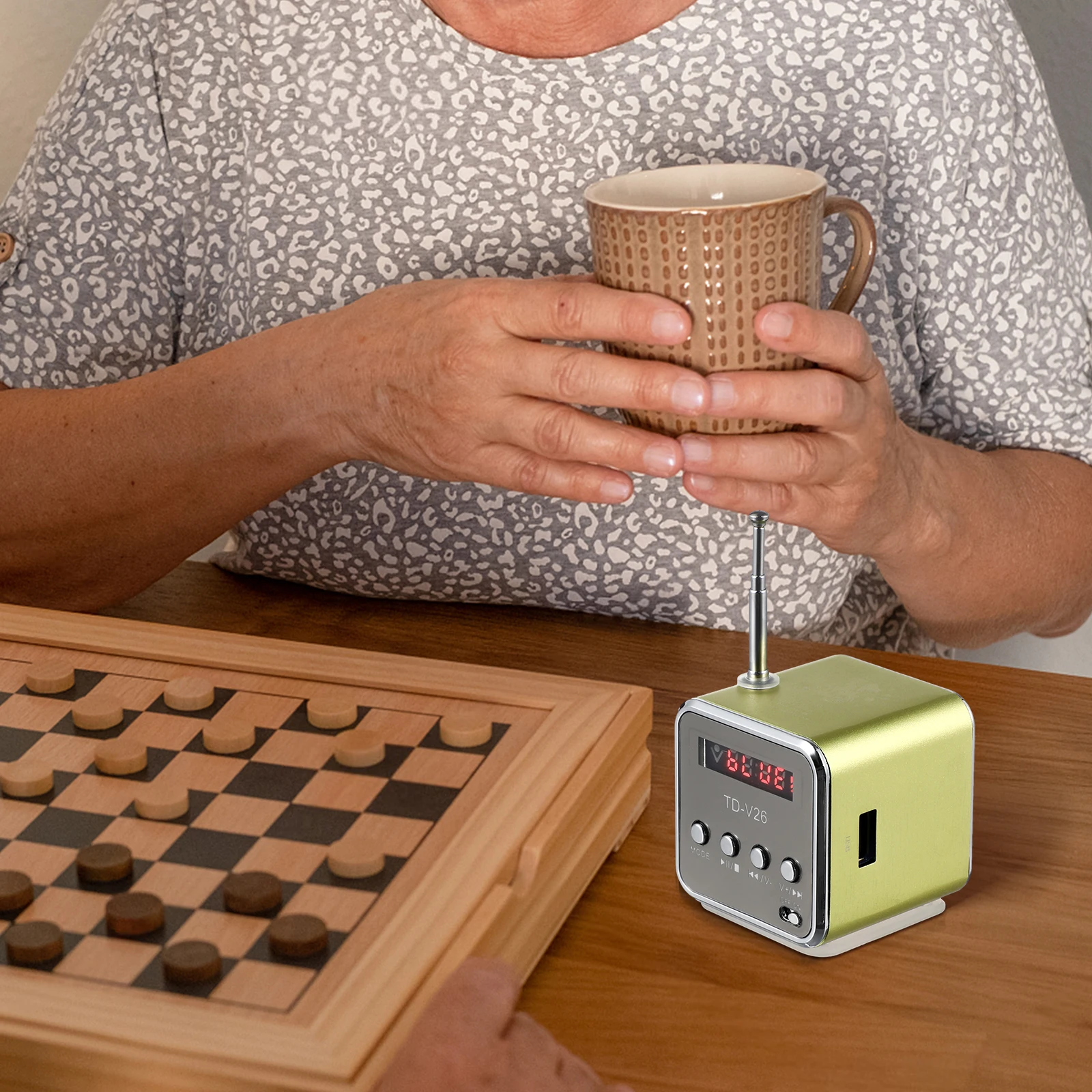 

Mini Digital Portable Speaker Fm Radio Mp3 Player Micro Usb Support Led Display Rechargeable Green