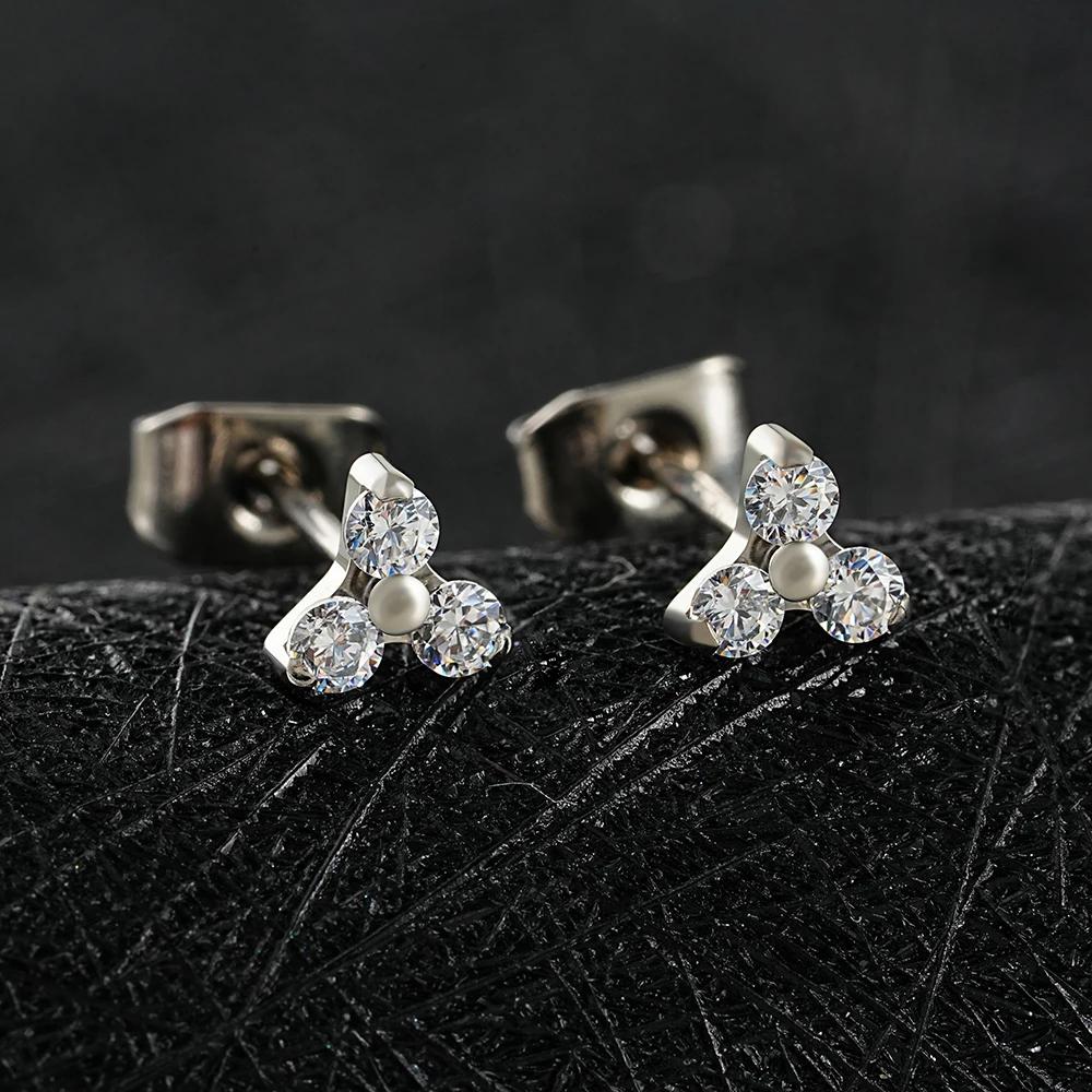 1 Pair Right Grand ASTM F136 Titanium 20G Trinity CZ Stud Earrings Simple Triple Flower CZ Cartilage Earring Set Hypoallergenic Jewelry