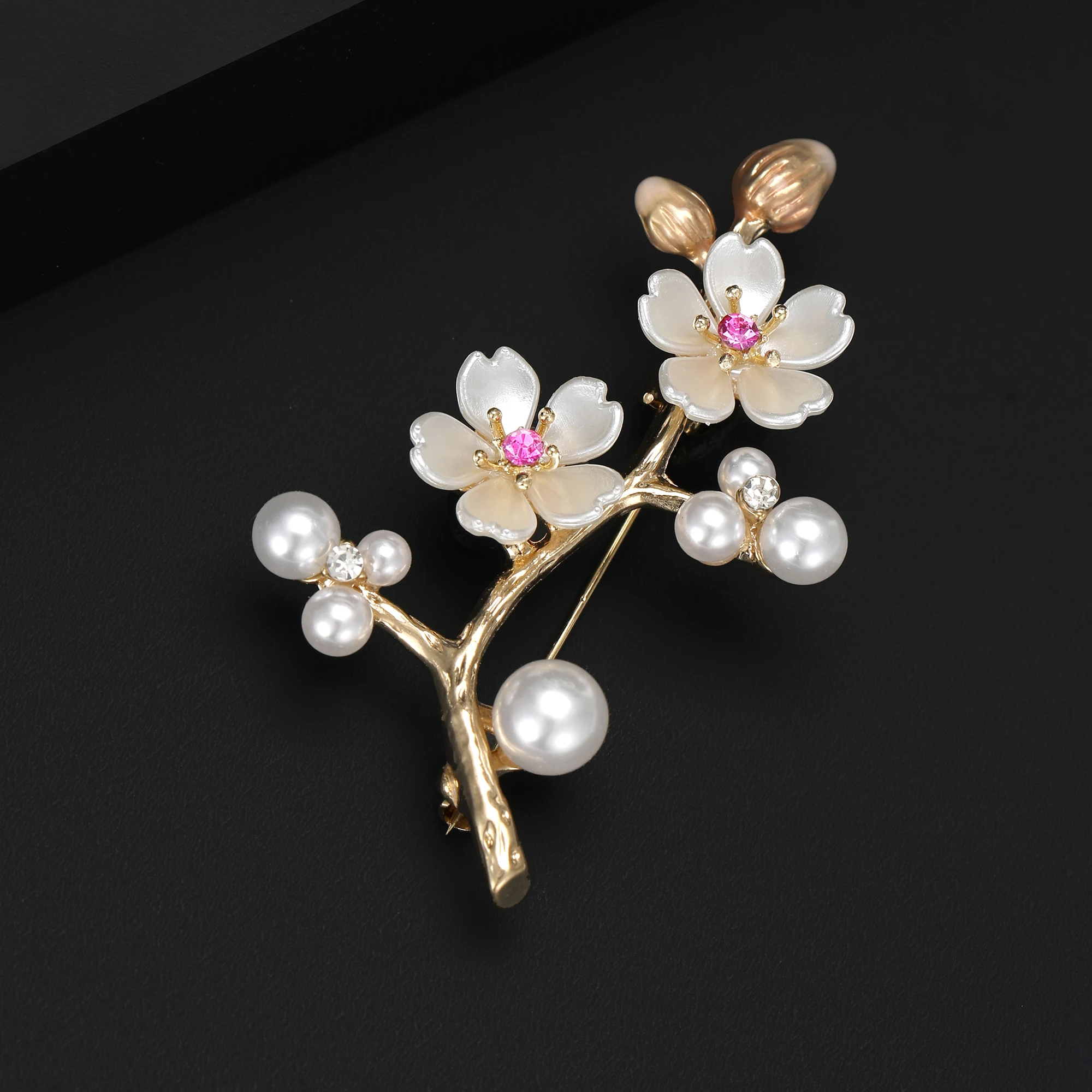 Elegant Plum Blossom Flower Brooches for Women Trendy Shell Flowers Weddings Banquet Party Brooch Pins Gifts