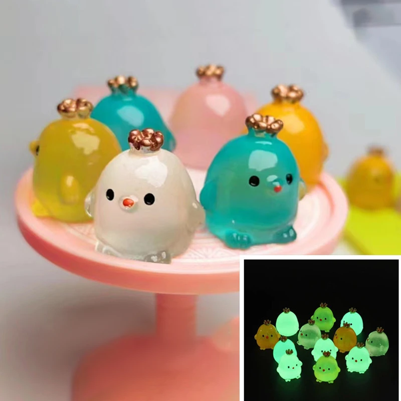 {YY30} 5 Pcs Luminous Mini Resin Crown Chicken Ornament Car Dashboard Rearview Mirror Cartoon Decor Auto Interior Accessories