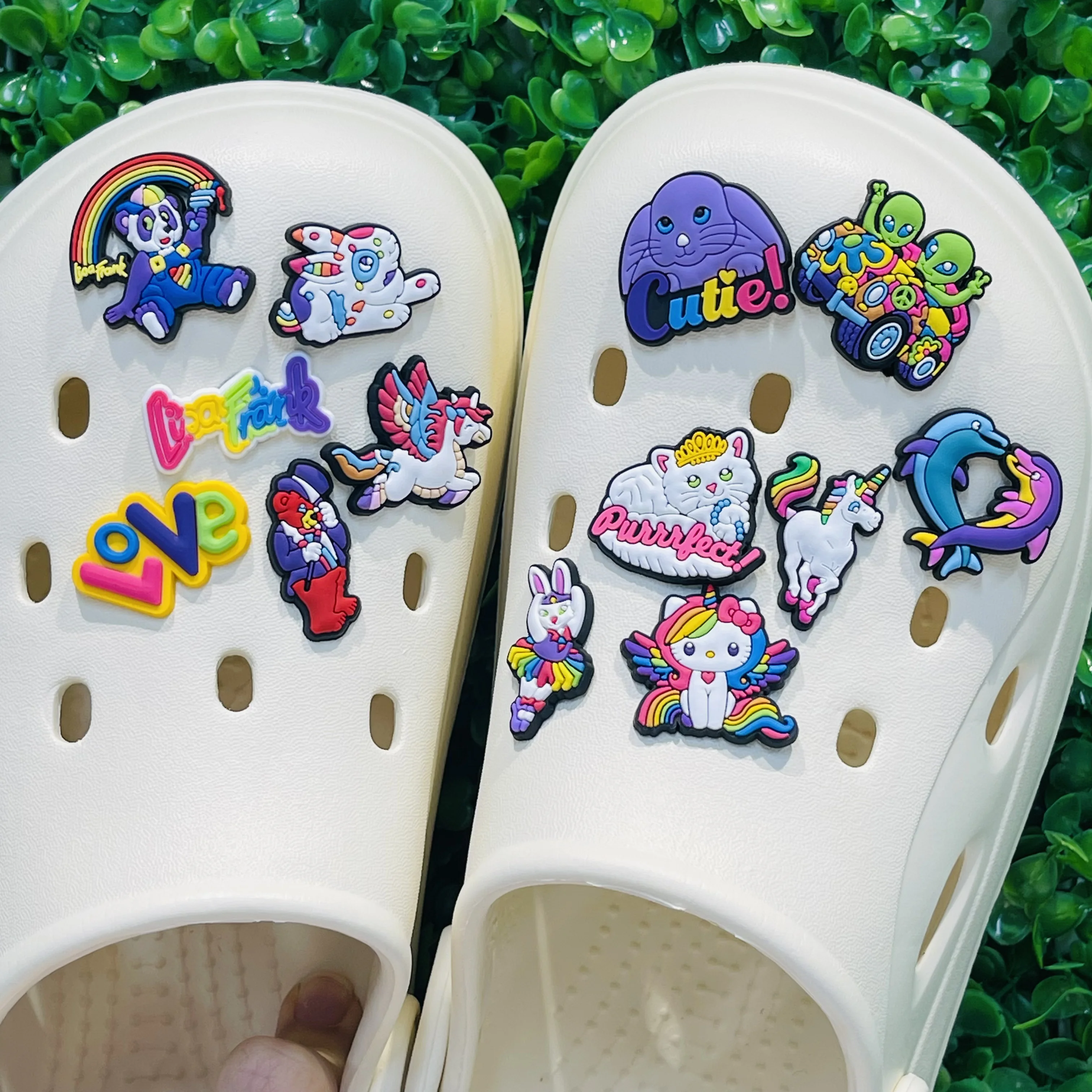 13pcs Cartoon Rainbow Bear Rabbit Shoe Charms scarpe fai da te decorazione sandalo accessori fibbia per regali per bambini