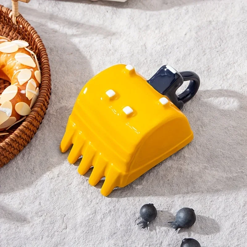 1pc 170ml/6oz Ceramic Excavator Coffee Mug, Novelty  Excavator Head Design Excavator Bucket Cup for Milk Coffee Tea Oatmeal, Gif