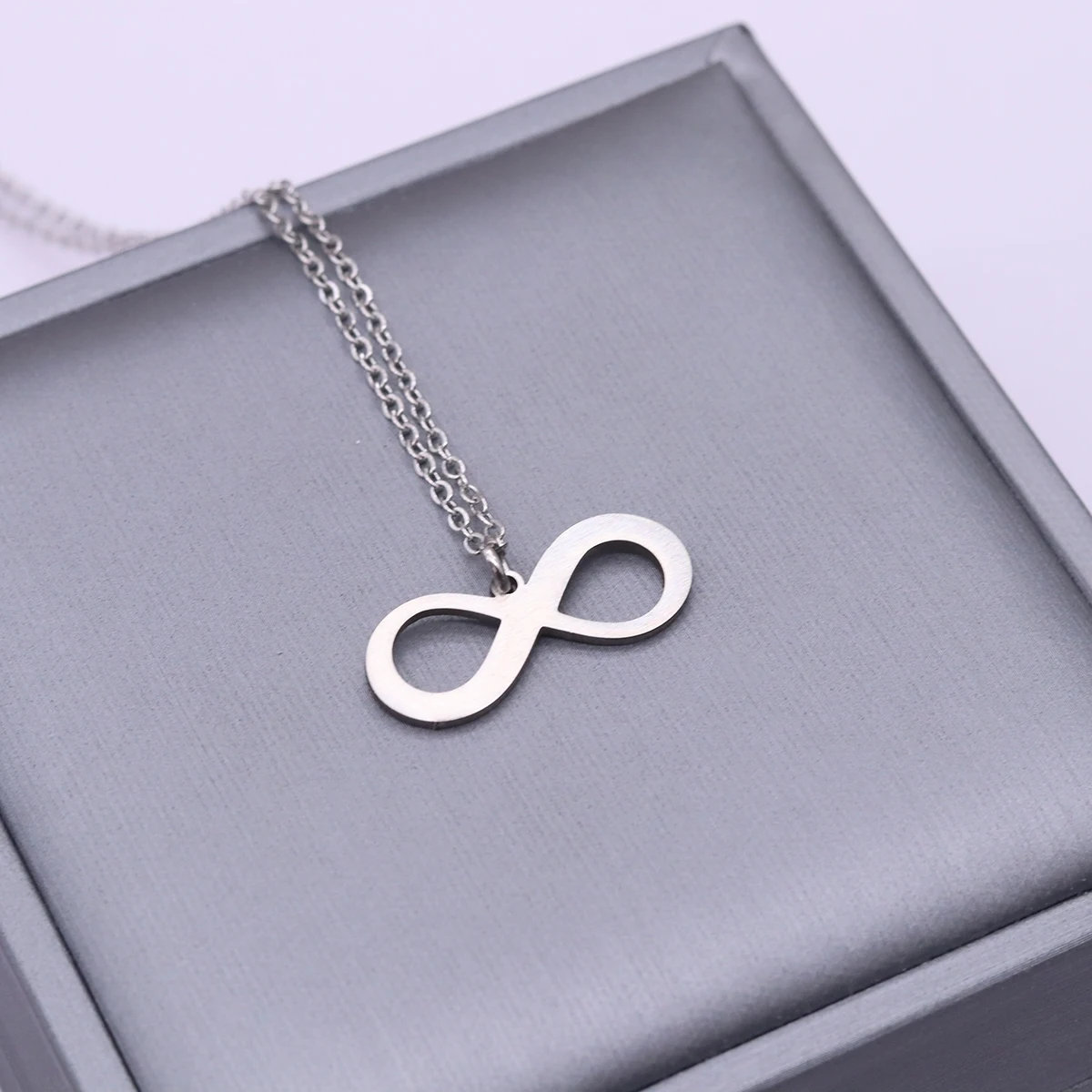 Kinitial Stainless Steel Infinity Symbol 8 Character Pendant Necklace For Women Suitable For Daily Wear Collarbone Chain Jewelry