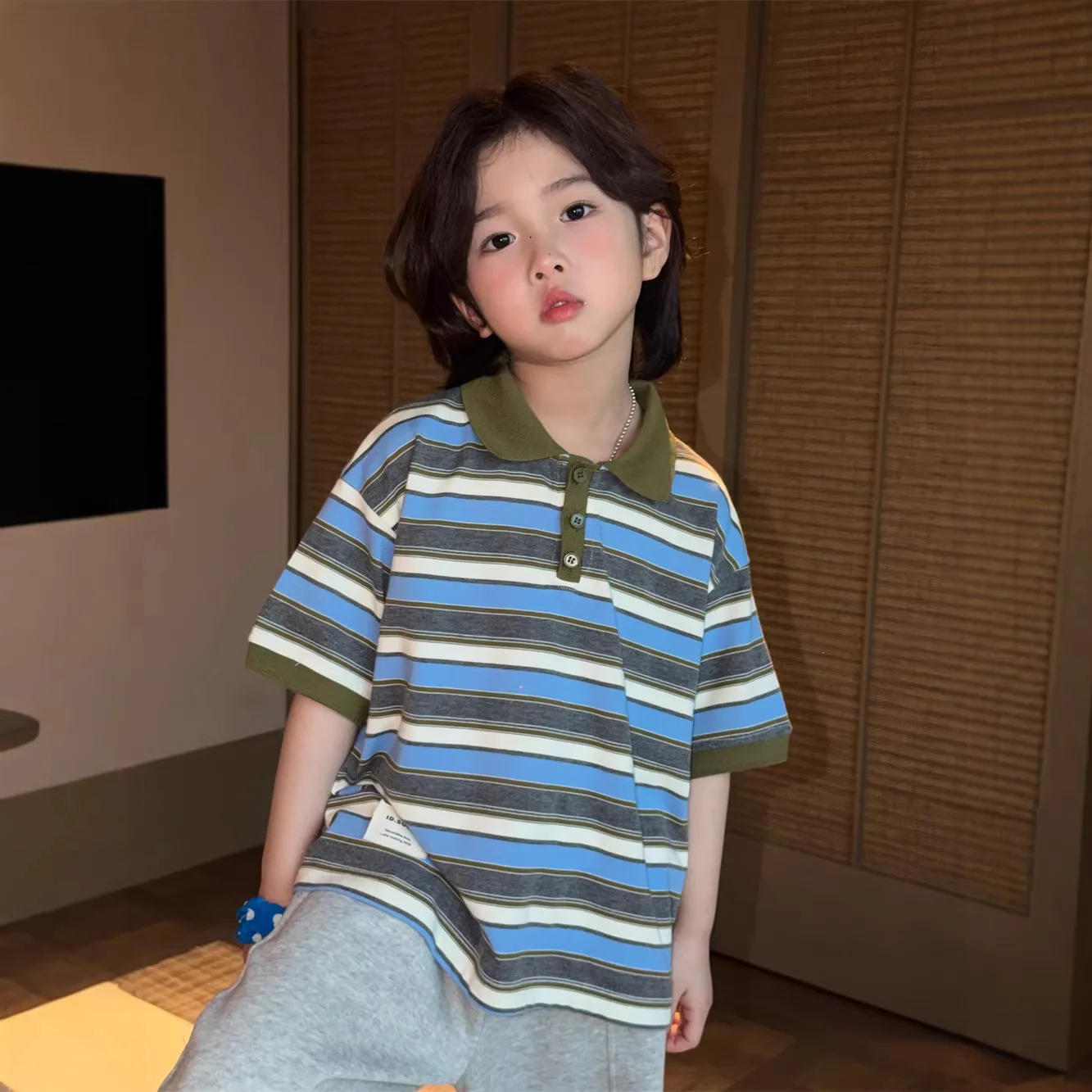 

Новые летние модные поло-футболки в полоску для мальчиков и девочек, повседневные топы с коротким рукавом, детские хлопковые футболки, детская одежда 2026 года