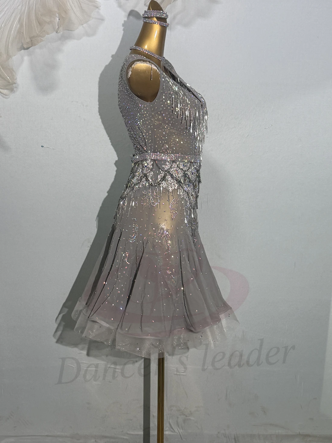 ชุดเต้นรำละตินประดับเพชรสำหรับผู้หญิง ผู้ใหญ่ และเด็ก งานสั่งตัดระดับไฮเอนด์ ประดับลูกปัดเงินทรงหลอด ชุดแสดงแซมบ้า