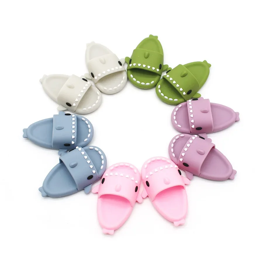 Convient pour 15-17 cm labubu poupée mini joint pantoufles de plage mignon dessin animé requin sandales de plage bricolage filles chaussures à langer accessoires