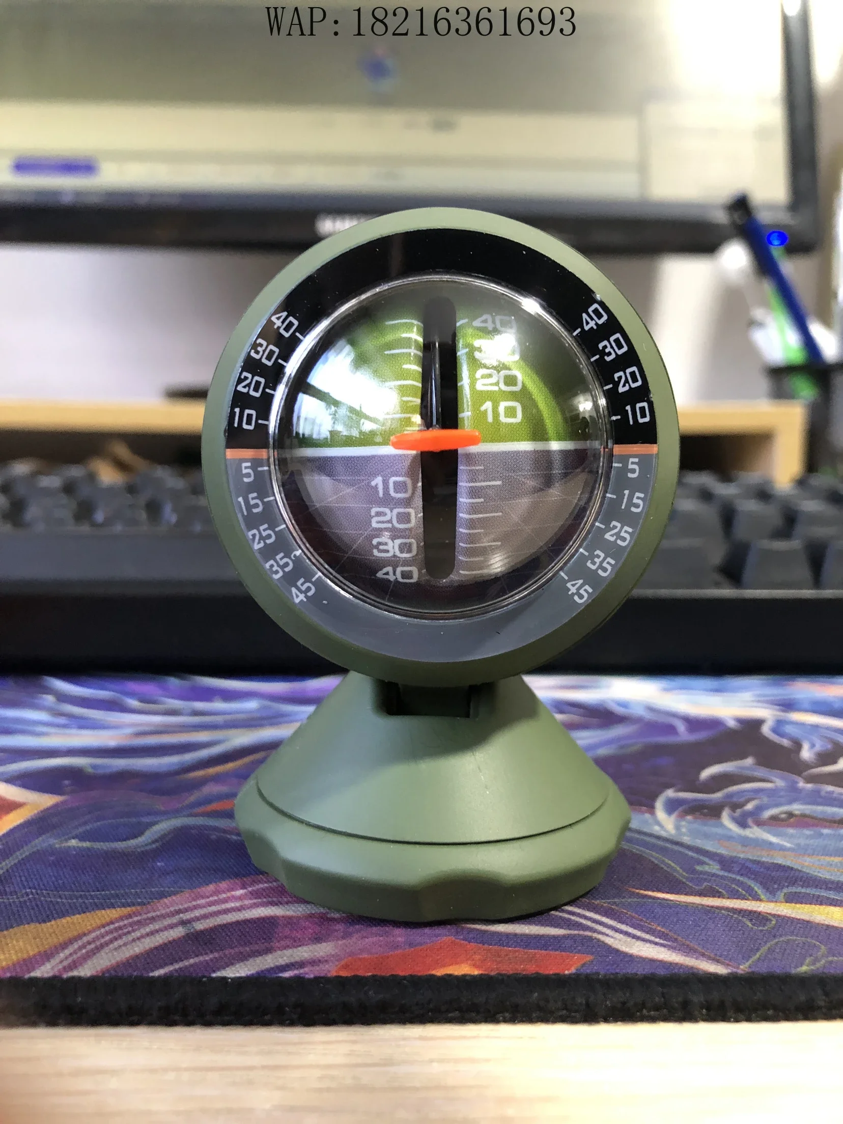 

Vehicle-mounted self-sensing slope meter tilt meter