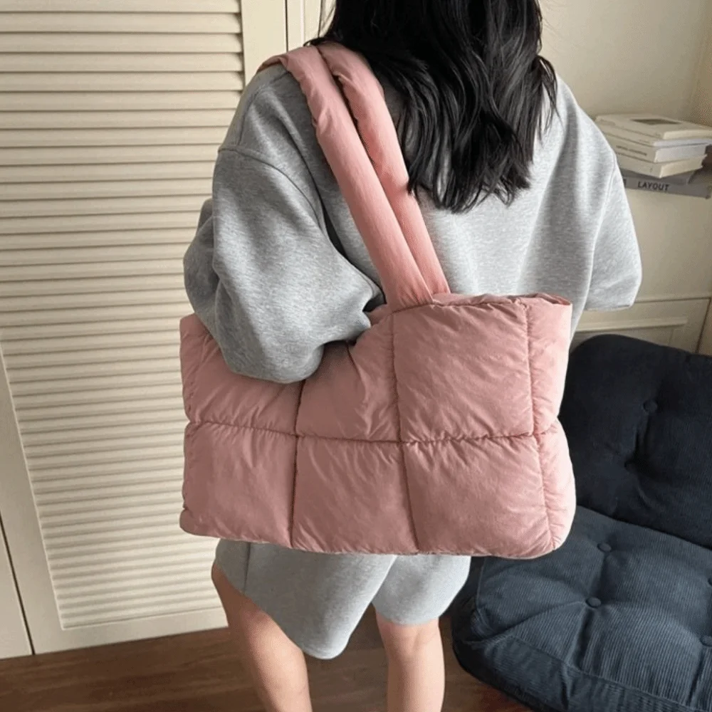 캐주얼 솔리드 컬러 푸피 토트백 겨울 대용량 다운 천 핸드백 방수 레저 퀼팅 체크 가방 여성용