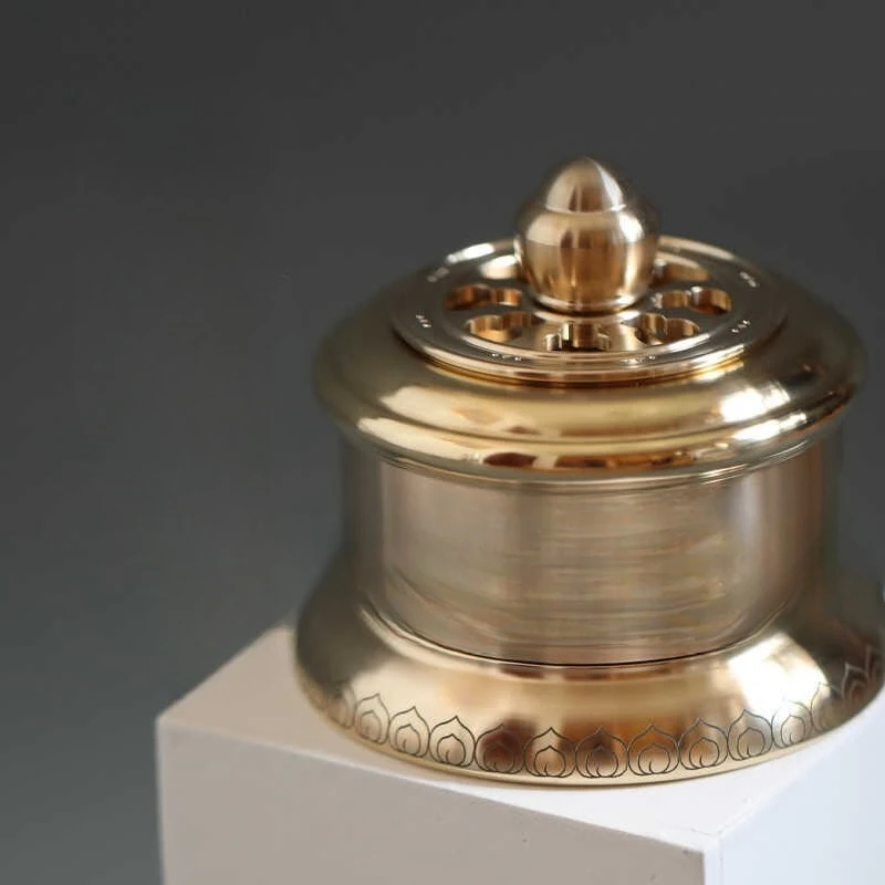Brass finger twist type warp turning simple ornament turning gold wheel manual desktop