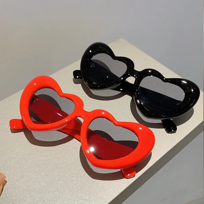Y2K Oversized Luxury Brand Designer Love Heart Sunglasses  display picture 3