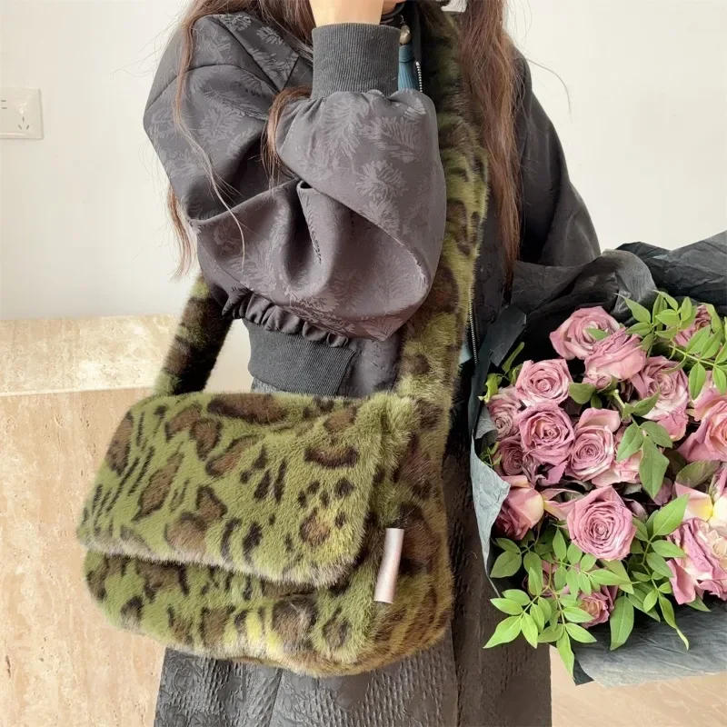 2025 New Leopard Print Faux Fur Crossbody Bag Winter Y2K Fashion Soft Fluffy Warm Square Shoulder Bag Trend Shopper Tote Female