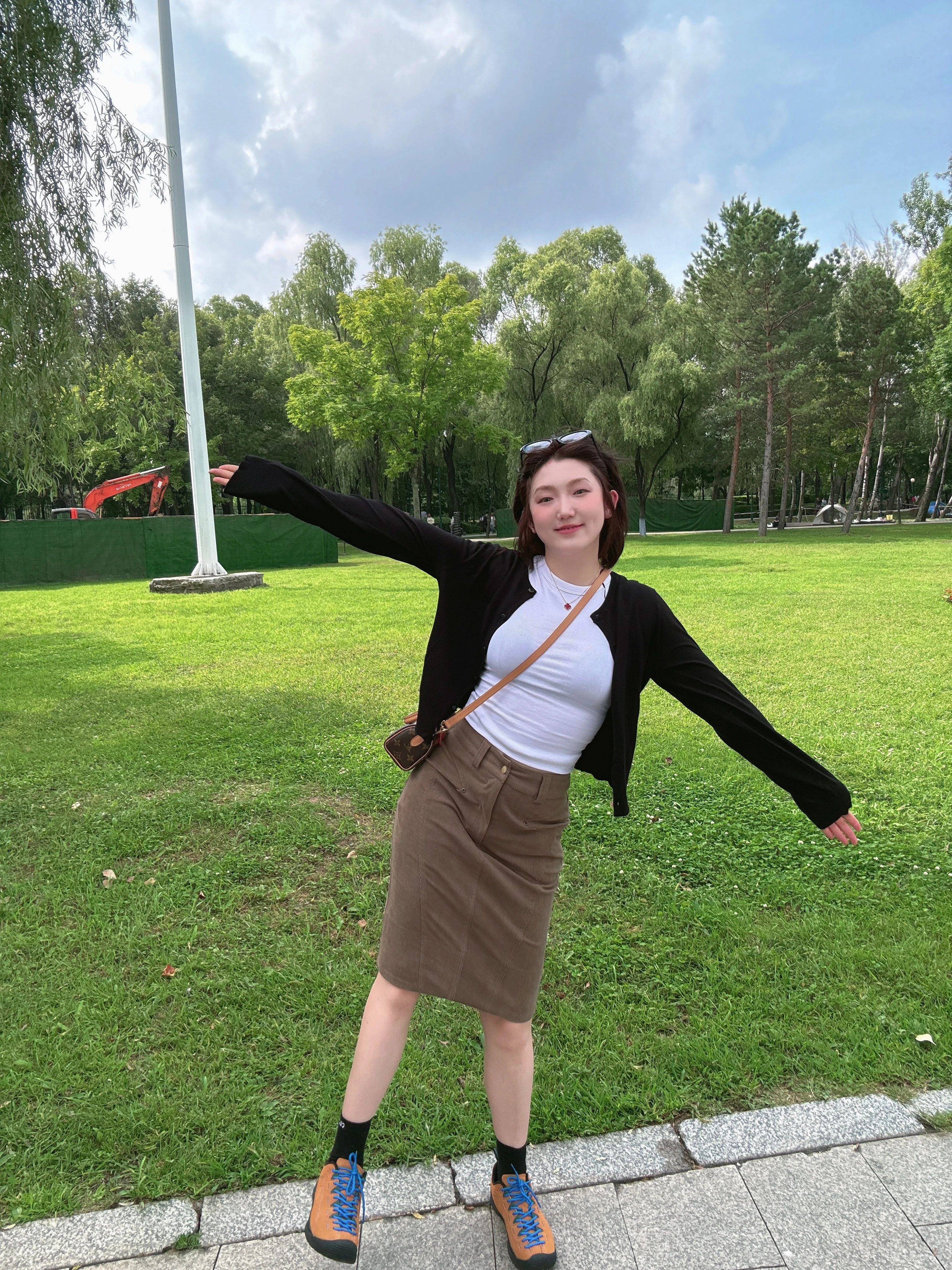 Retro American Khaki Corduroy Pencil Skirt Women's Spring Autumn New Style Versatile Metal Rivet Midi Skirt City Commute