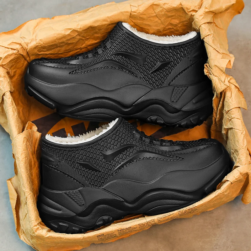 أحذية رجالية شتوية قطيفة تحافظ على الدفء أحذية مقاومة للماء إيفا نعل سميك خفيف بمقدمة مستديرة سهلة الارتداء عند الكاحل أحذية رياضية للمشي باللون الأسود