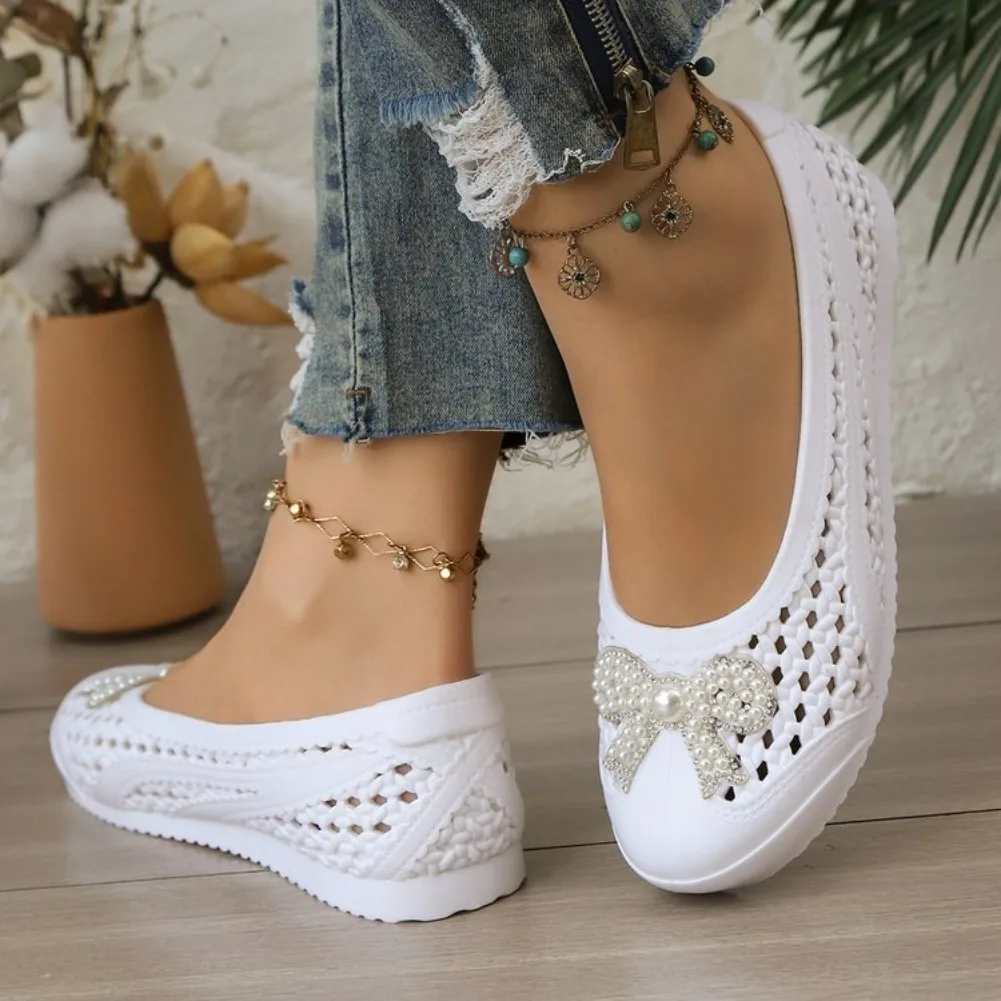 

2026 New Beach Sandals for Women's Summer Fashion Hollow Flat Toe Anti Slip Soft Bottom Breathable Jelly Plastic Flat Shoes