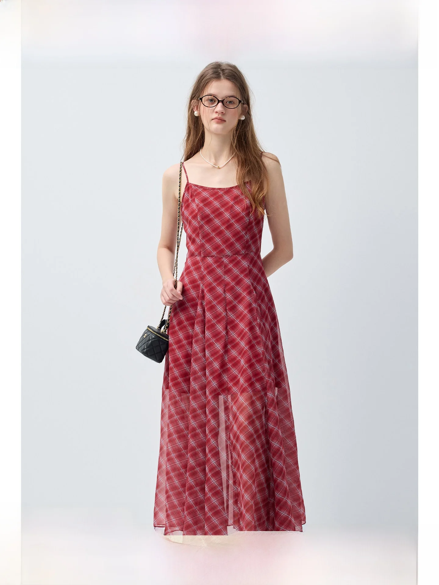 

Женское летнее платье А-силуэта в клетку больших размеров, стройнящее, комфортное, дышащее, без рукавов, миди-длина